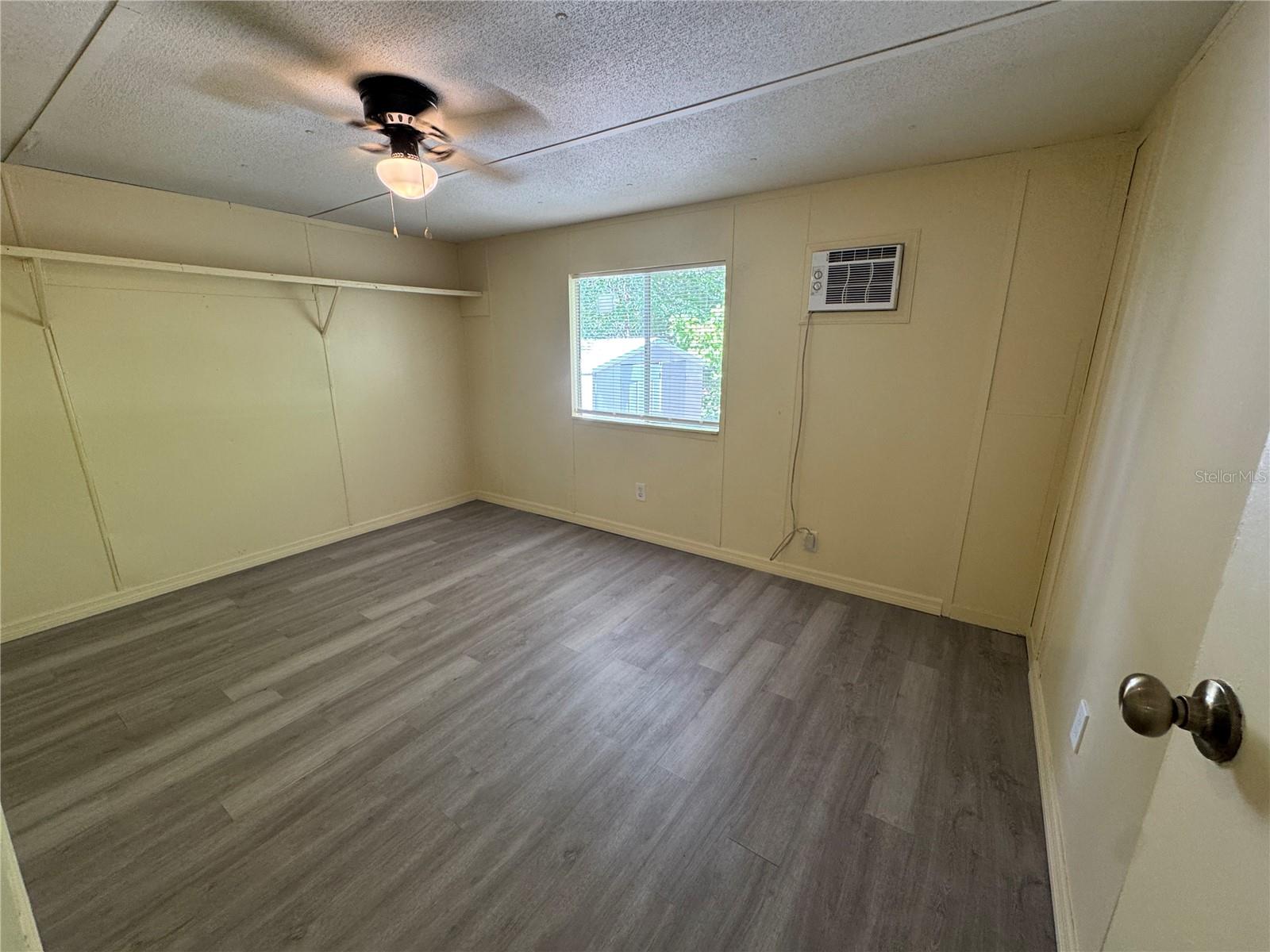 Image 9 of 13 For 4940 Hunts Court 4