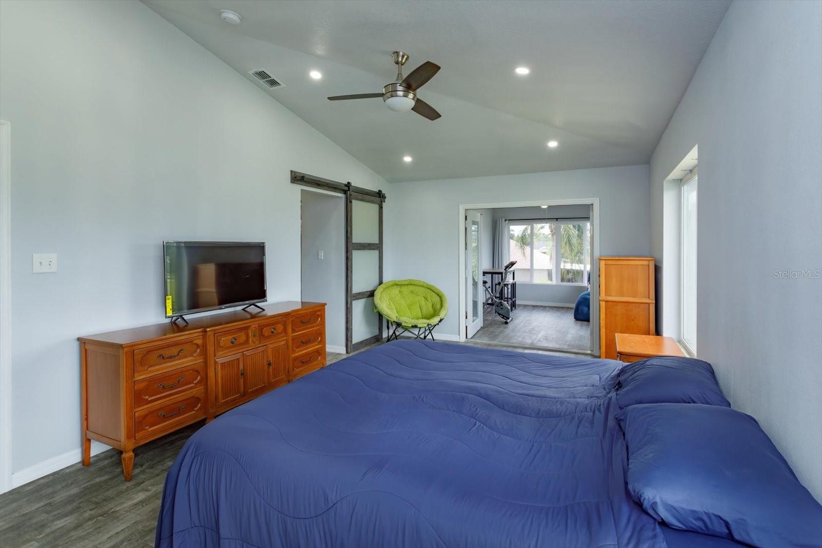 Image 19 of 47 For 24739 Martin Street