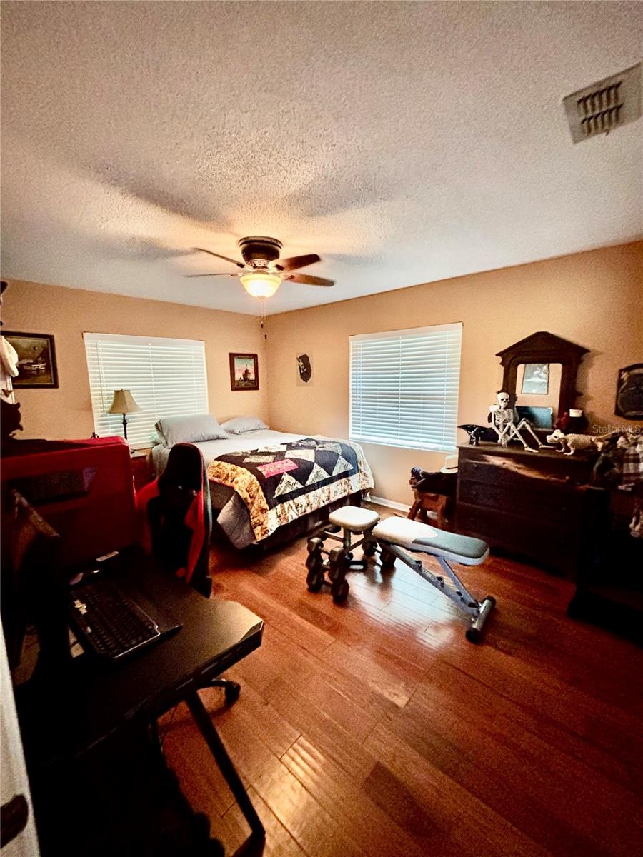 Image 18 of 28 For 42029 Lakeview Drive