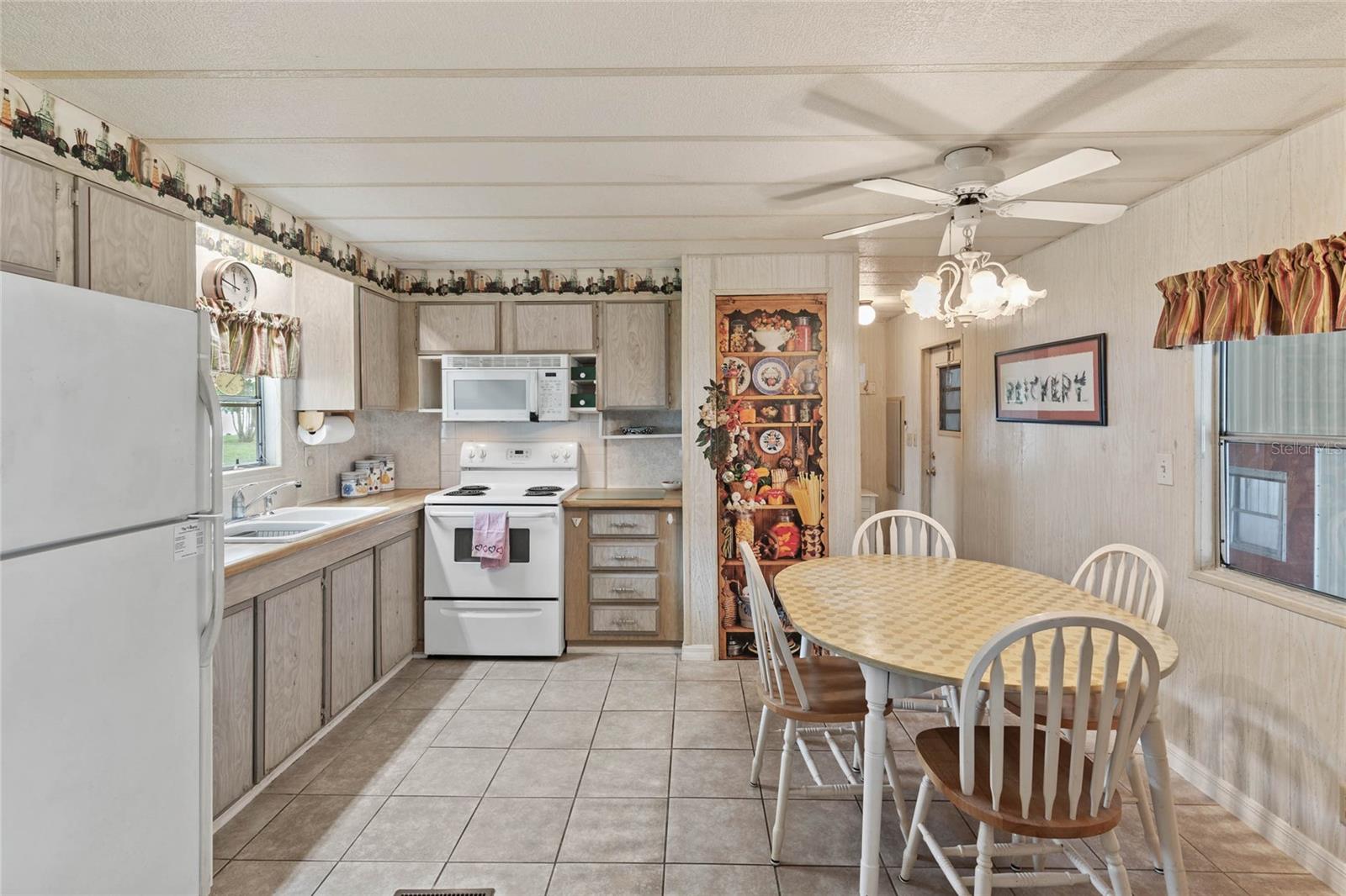 Image 23 of 27 For 805 Royal Palm Avenue