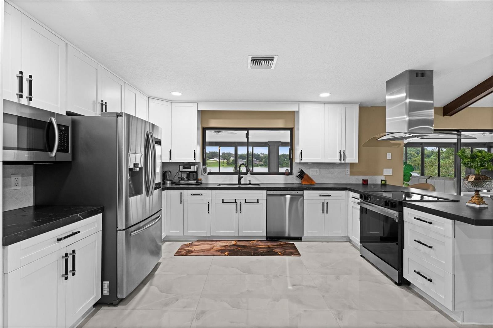 Image 15 of 60 For 3105 Lakeshore Court