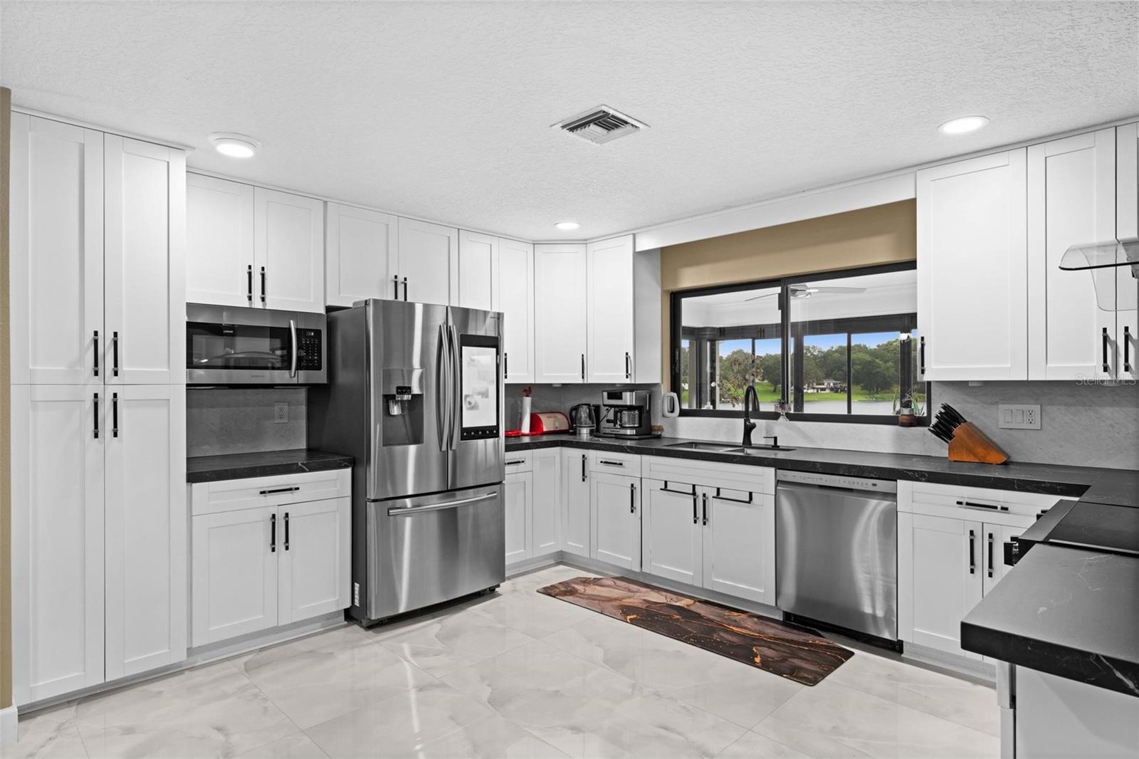Image 16 of 60 For 3105 Lakeshore Court