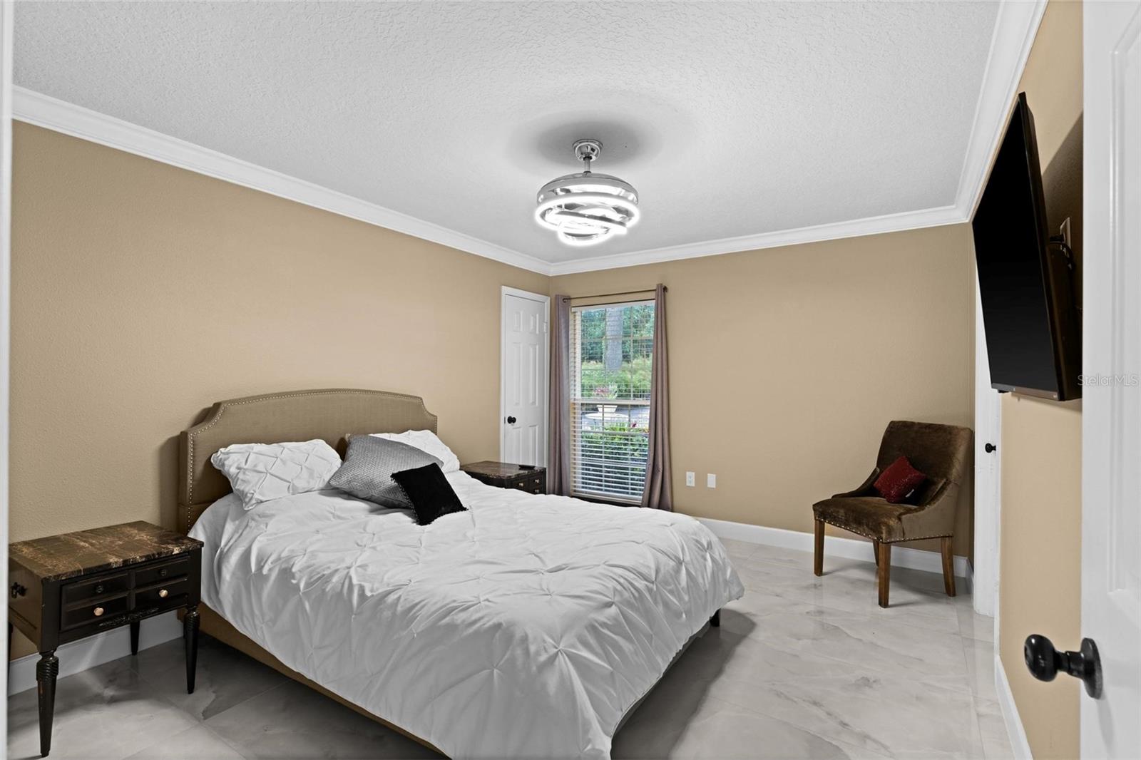 Image 21 of 60 For 3105 Lakeshore Court