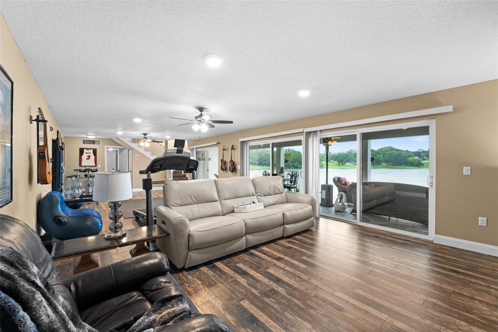 Image 33 of 60 For 3105 Lakeshore Court