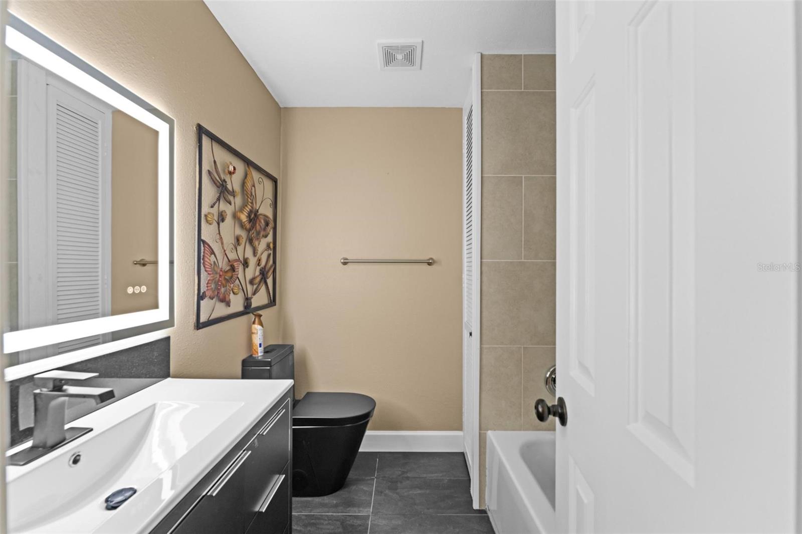 Image 35 of 60 For 3105 Lakeshore Court