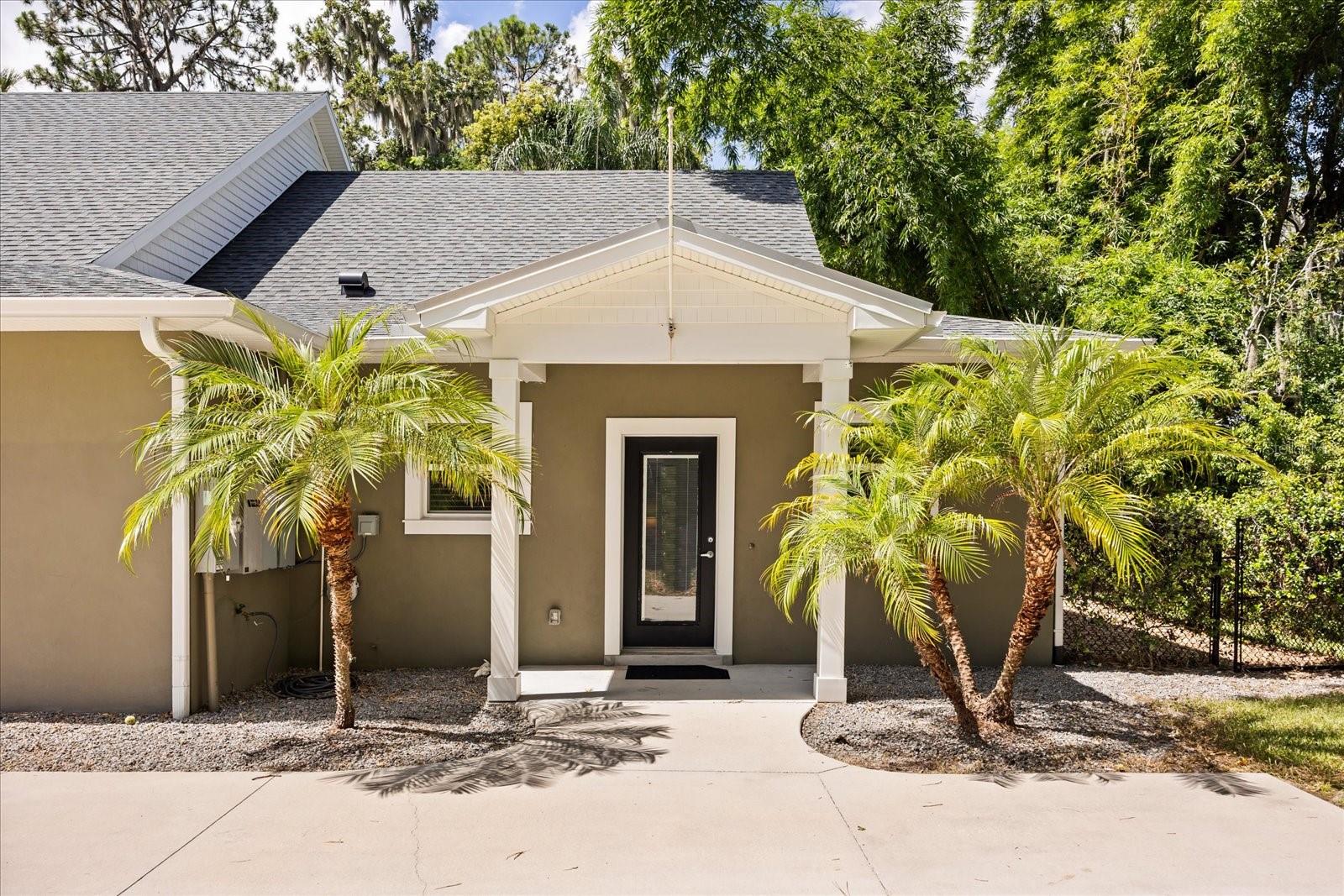 Image 18 of 63 For 2945 Lakeshore Drive