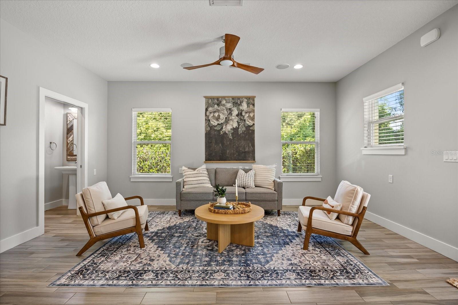 Image 19 of 63 For 2945 Lakeshore Drive