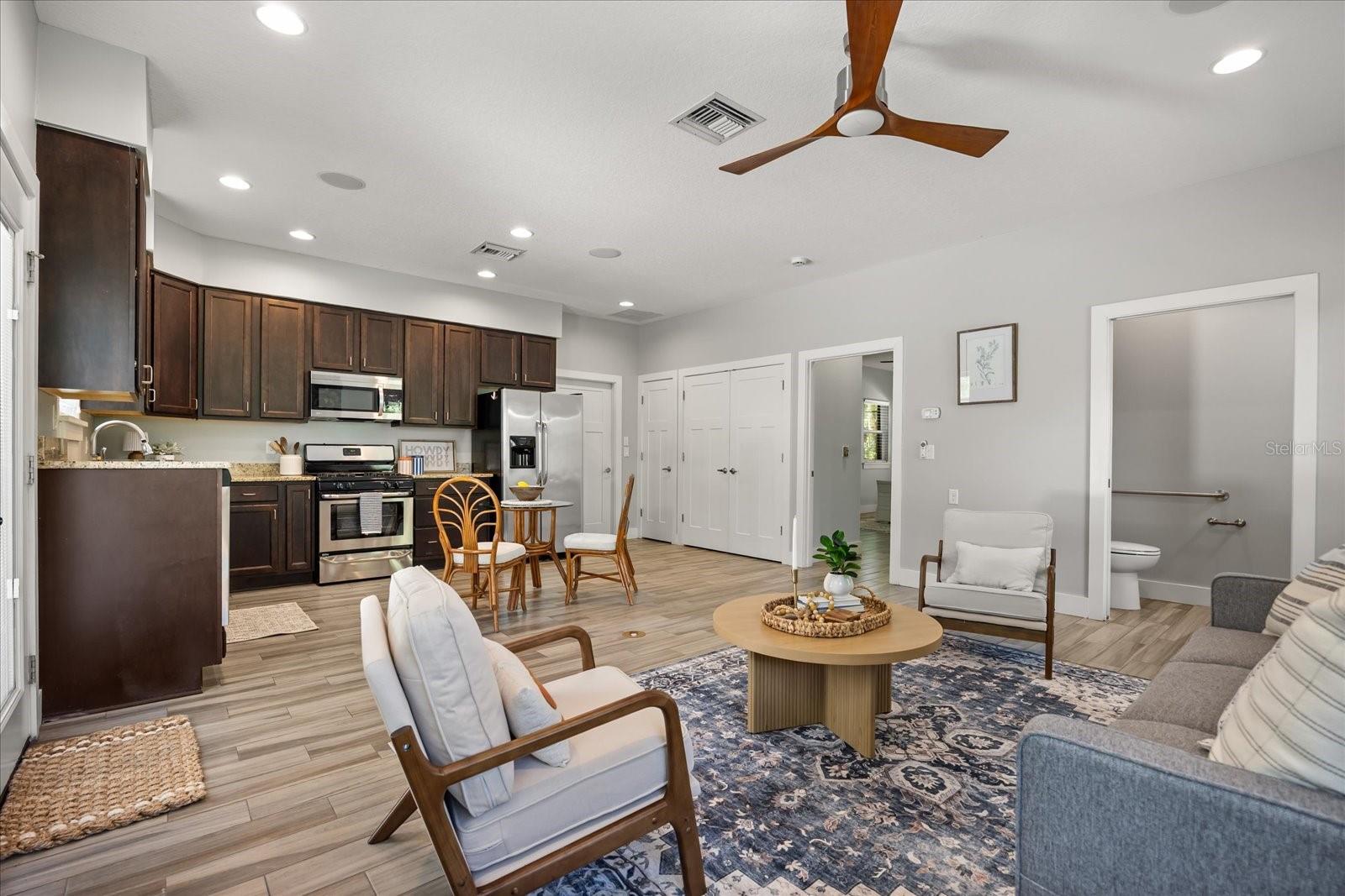 Image 22 of 63 For 2945 Lakeshore Drive