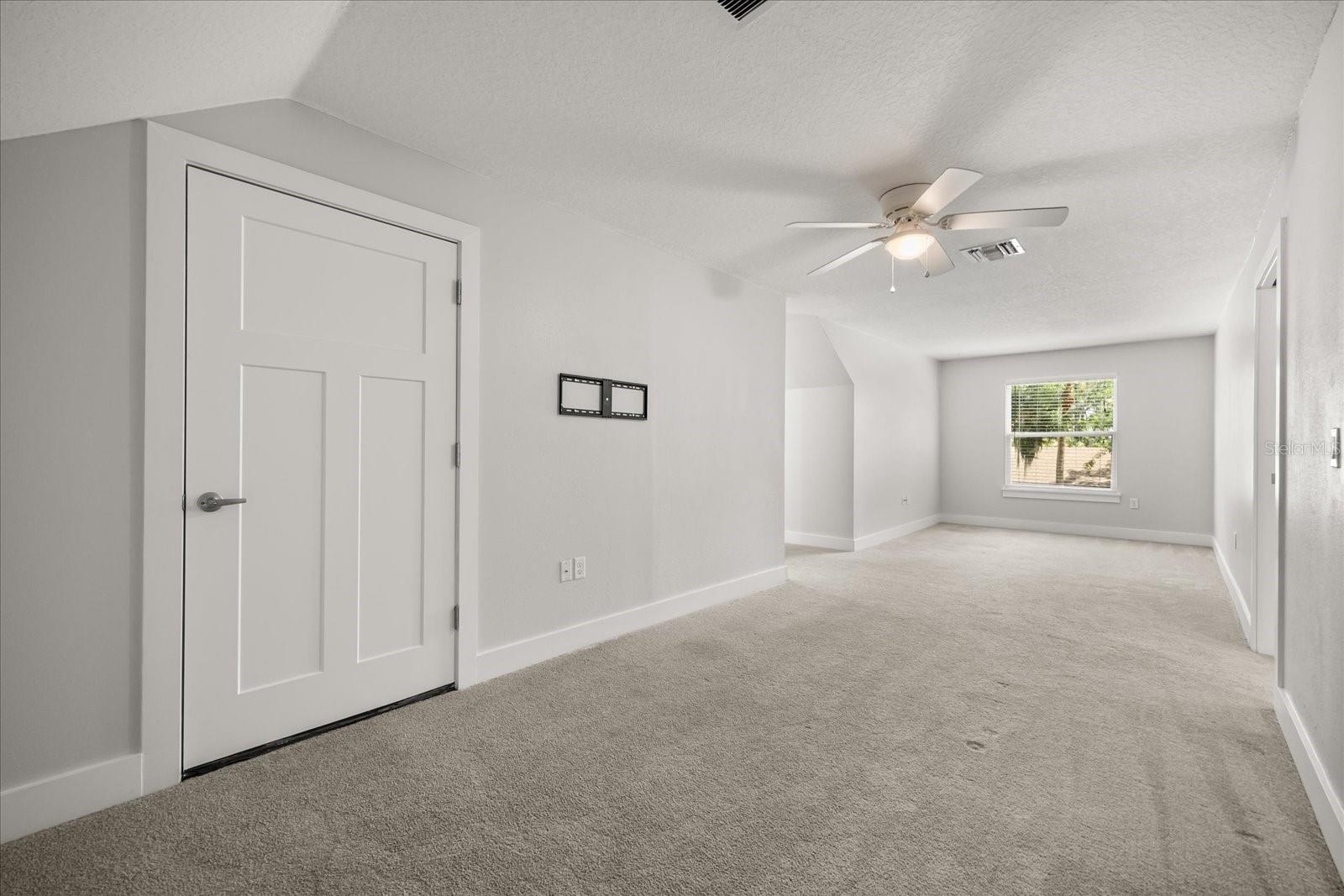Image 34 of 63 For 2945 Lakeshore Drive