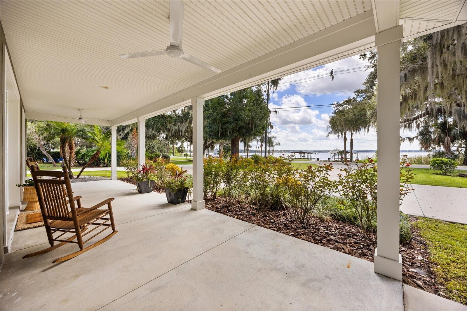 Image 4 of 63 For 2945 Lakeshore Drive