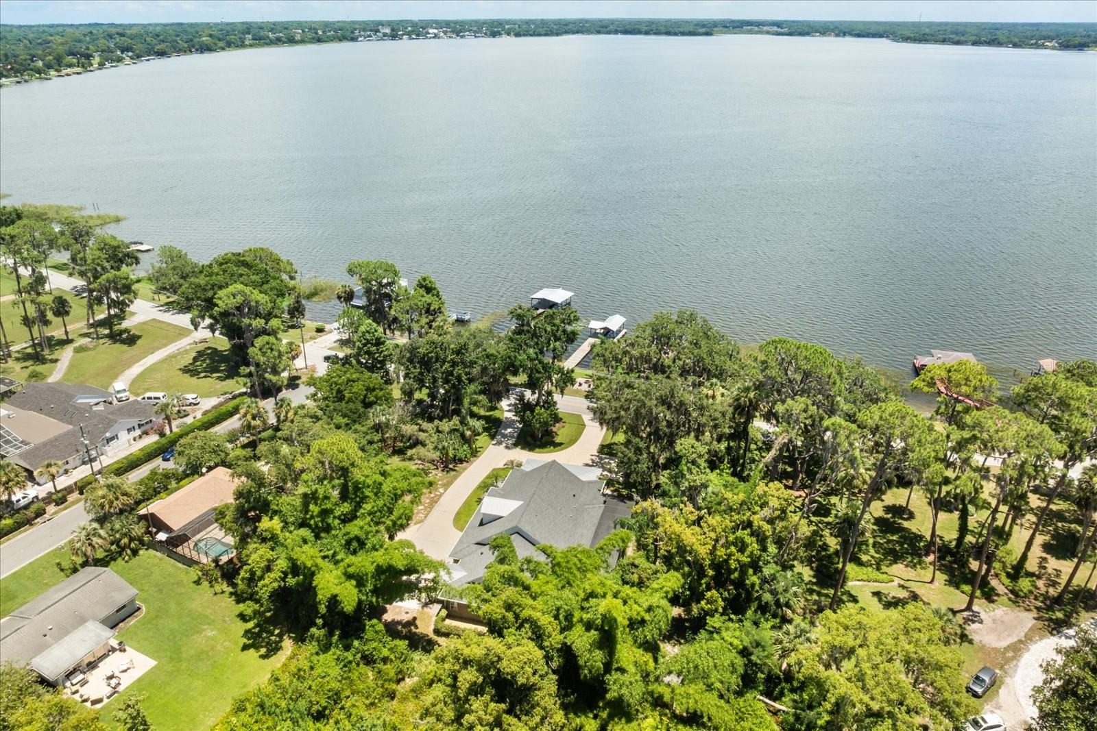 Image 54 of 63 For 2945 Lakeshore Drive