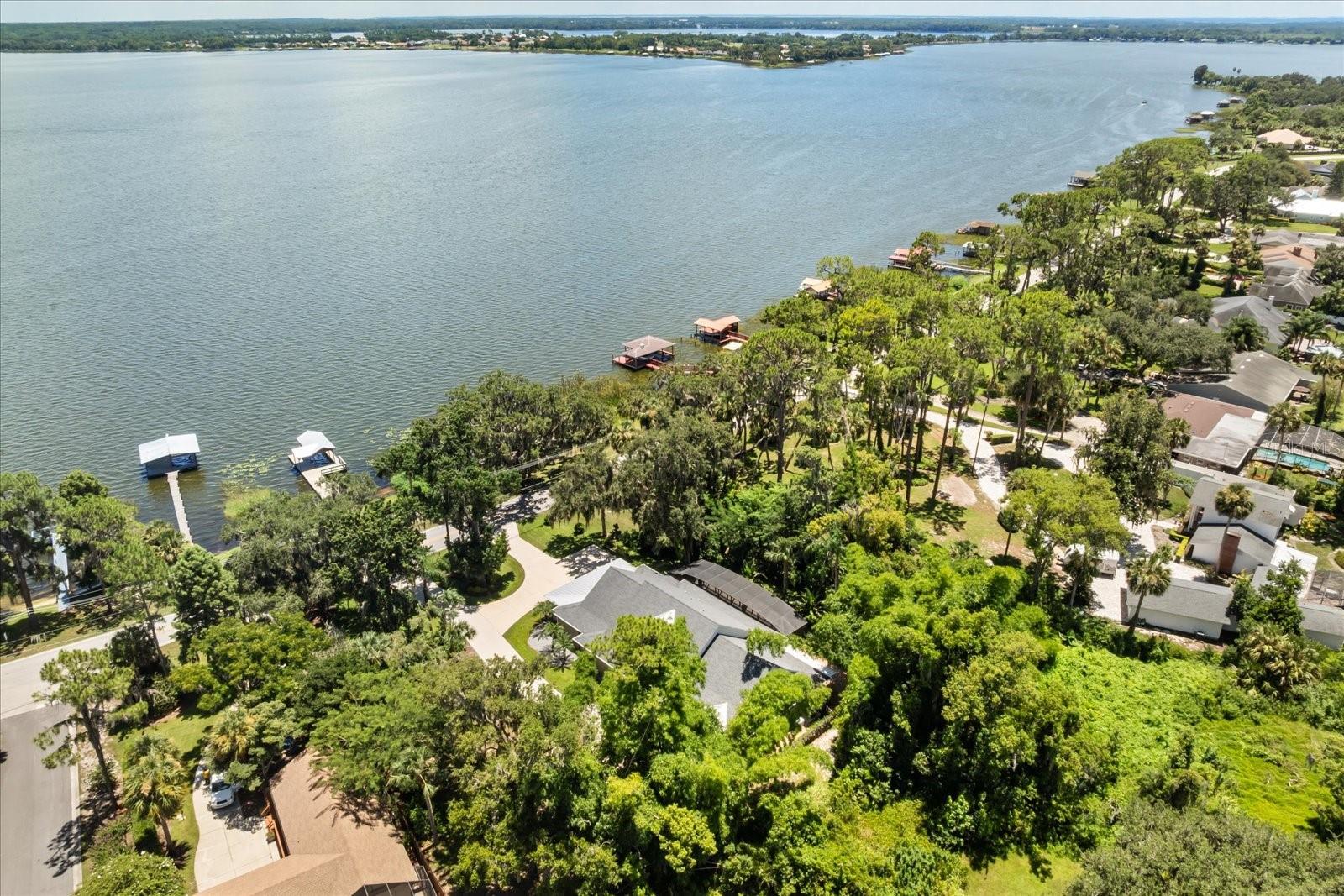 Image 56 of 63 For 2945 Lakeshore Drive