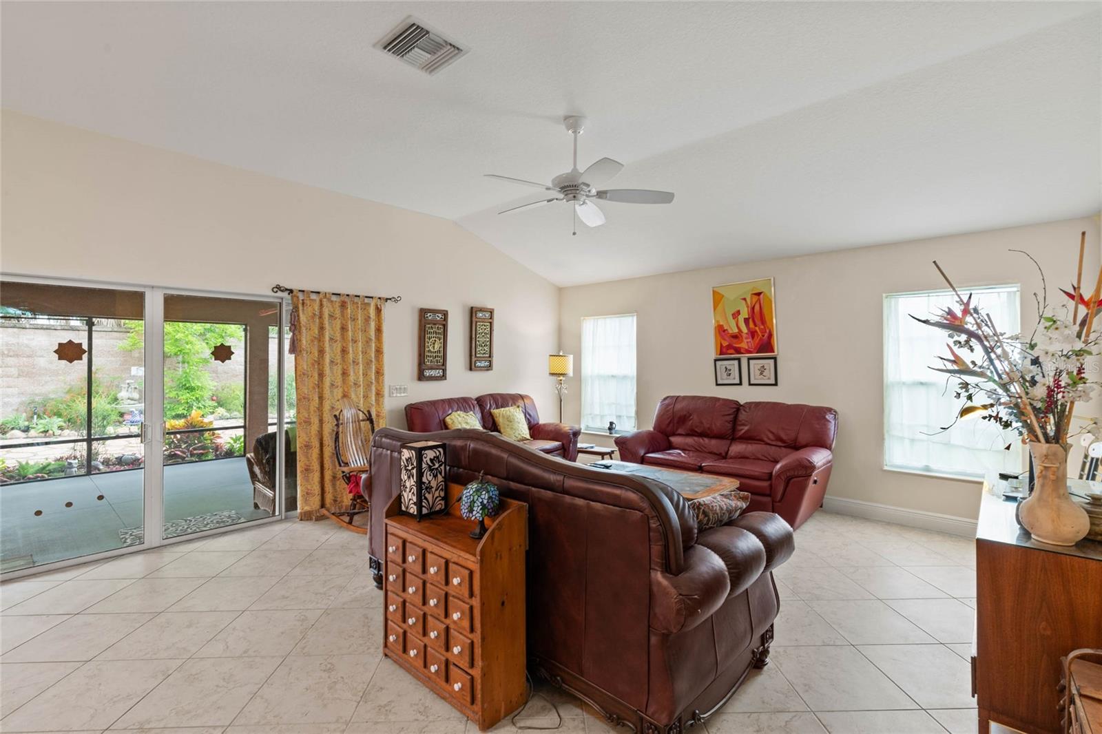 Image 25 of 31 For 1965 Gatehouse Terrace