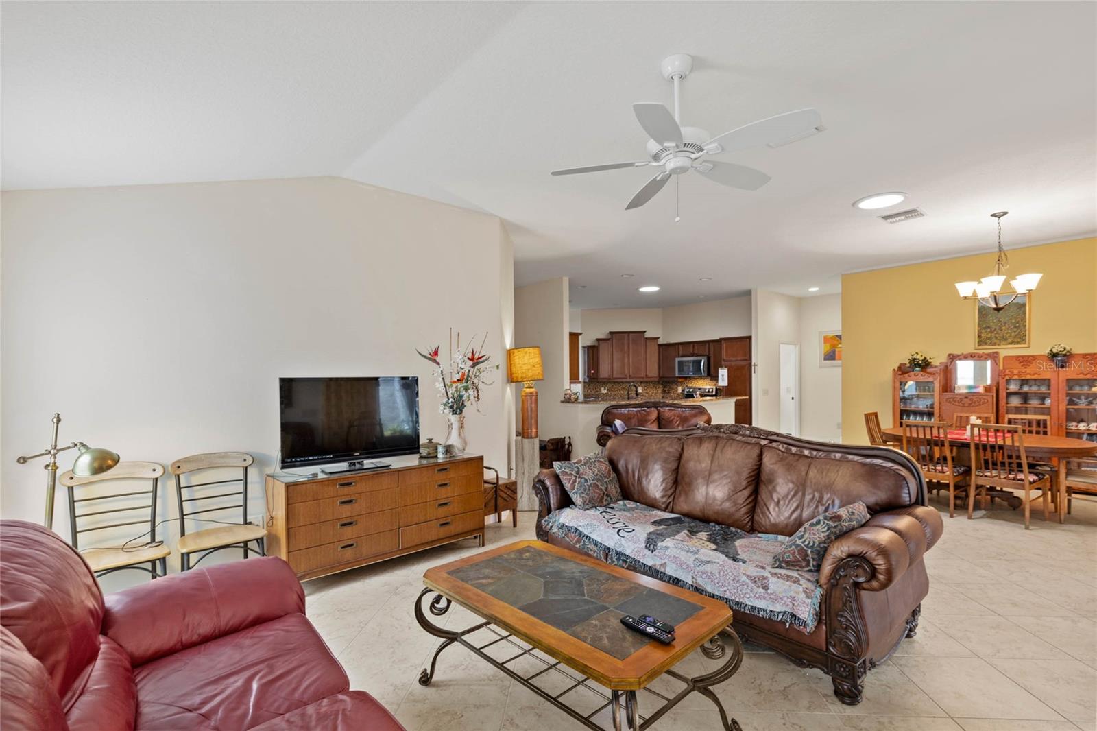 Image 27 of 31 For 1965 Gatehouse Terrace