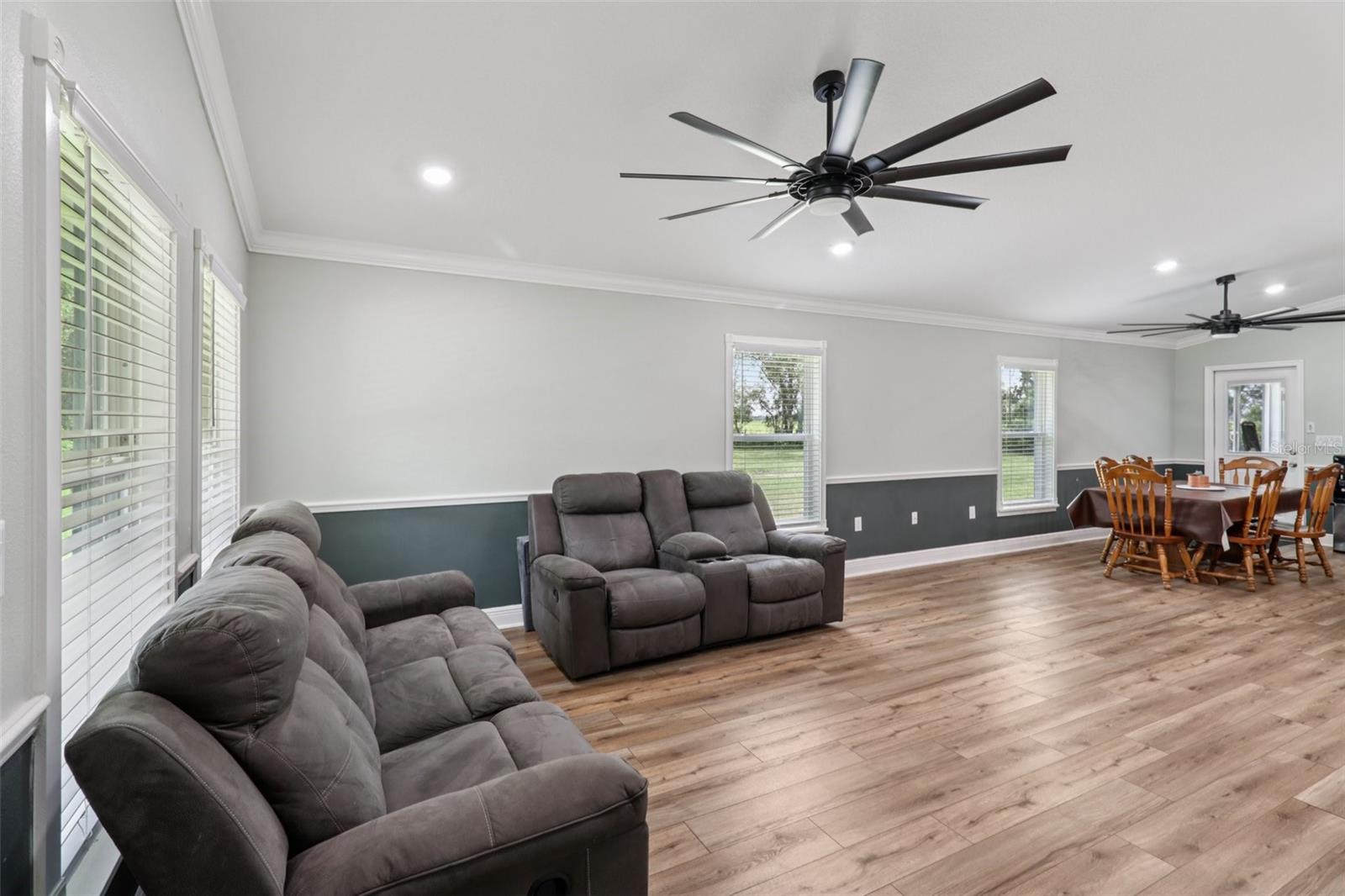 Image 6 of 39 For 40535 Louise Road