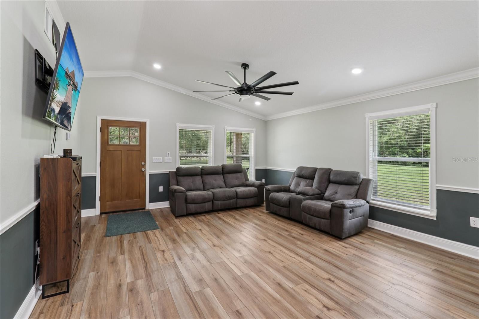 Image 7 of 39 For 40535 Louise Road