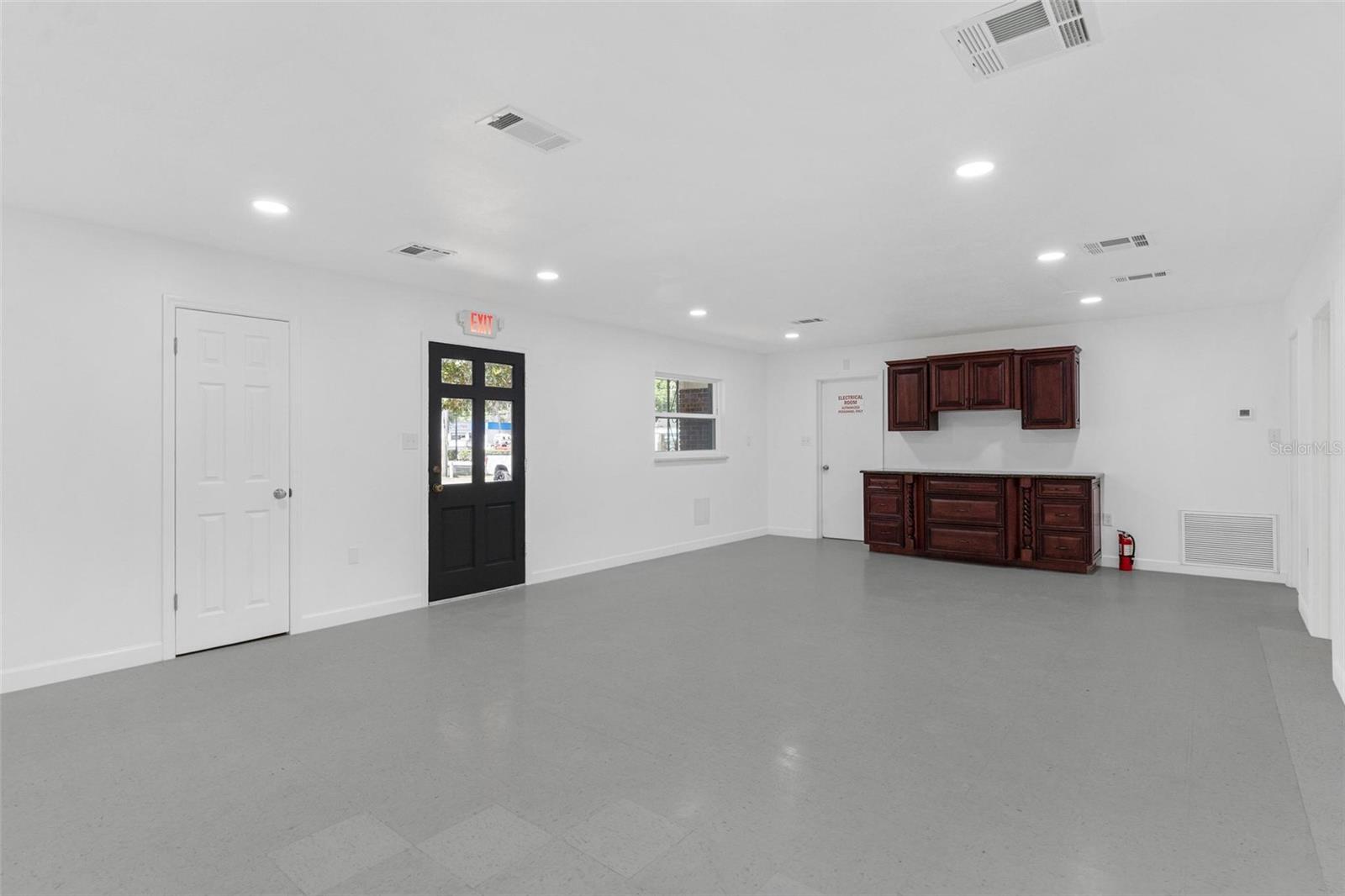 Image 10 of 25 For 109 Lakeview Street