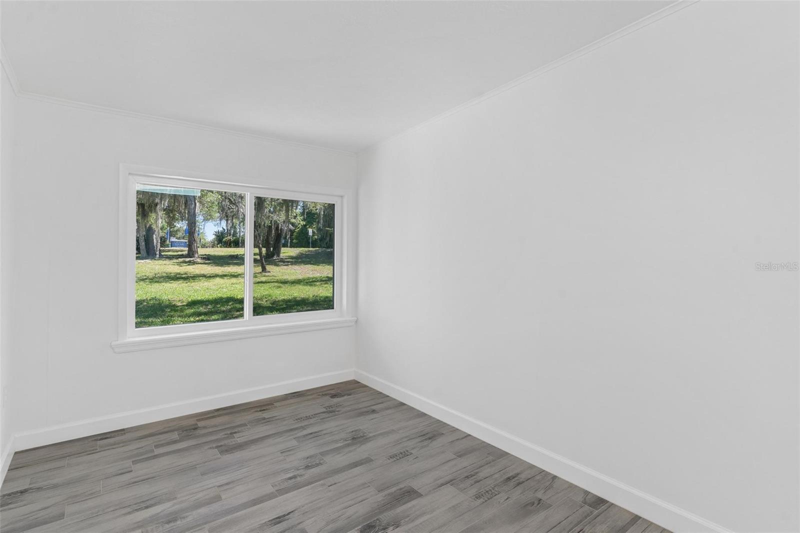 Image 12 of 25 For 109 Lakeview Street