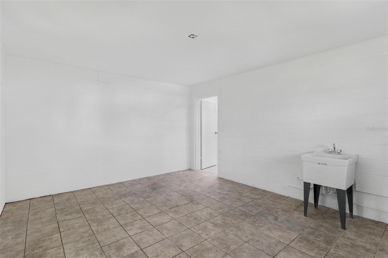 Image 19 of 25 For 109 Lakeview Street
