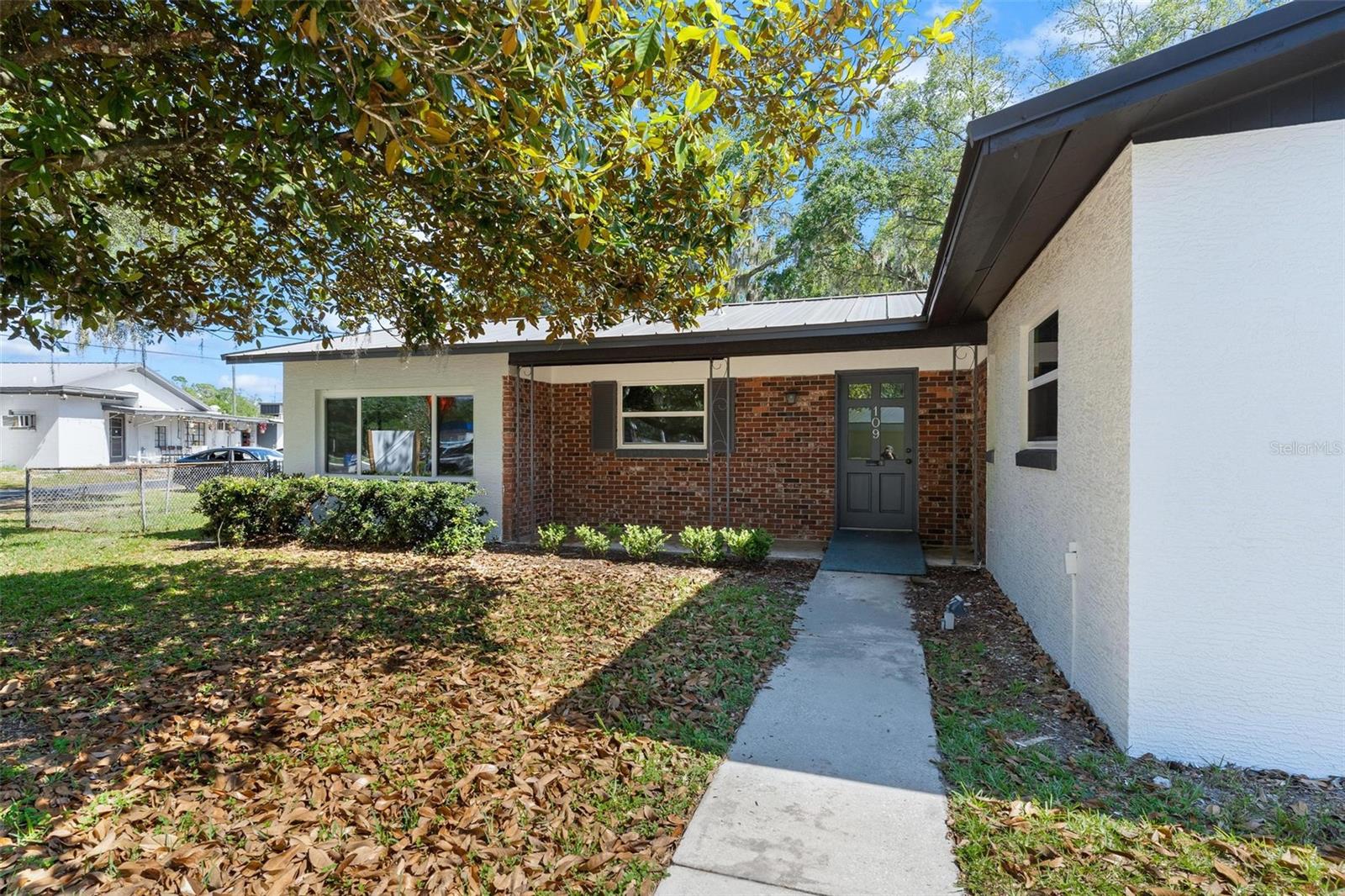 Image 2 of 25 For 109 Lakeview Street