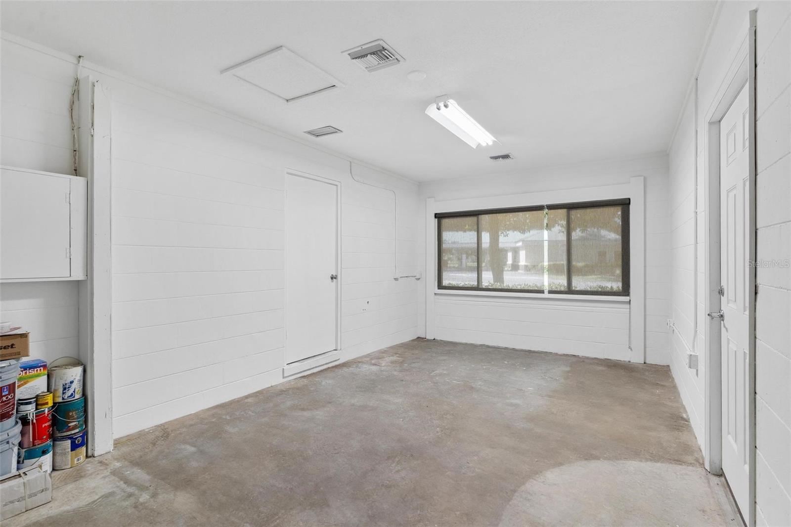 Image 21 of 25 For 109 Lakeview Street