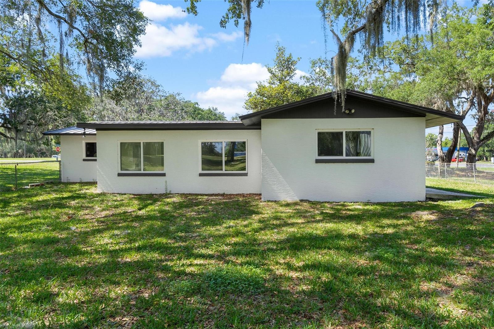 Image 4 of 25 For 109 Lakeview Street