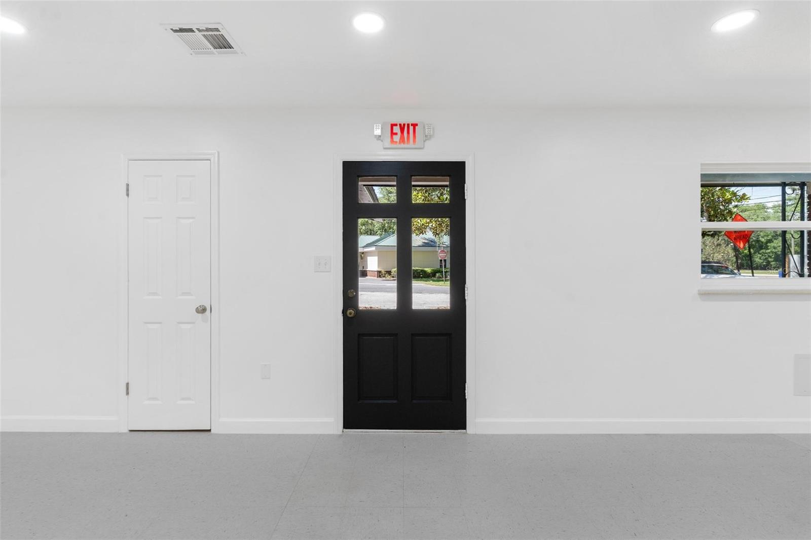 Image 7 of 25 For 109 Lakeview Street