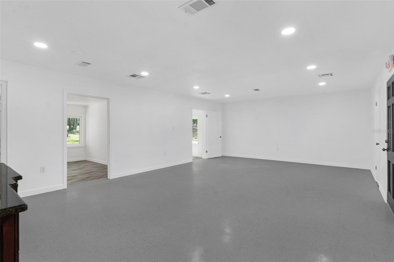 Image 8 of 25 For 109 Lakeview Street