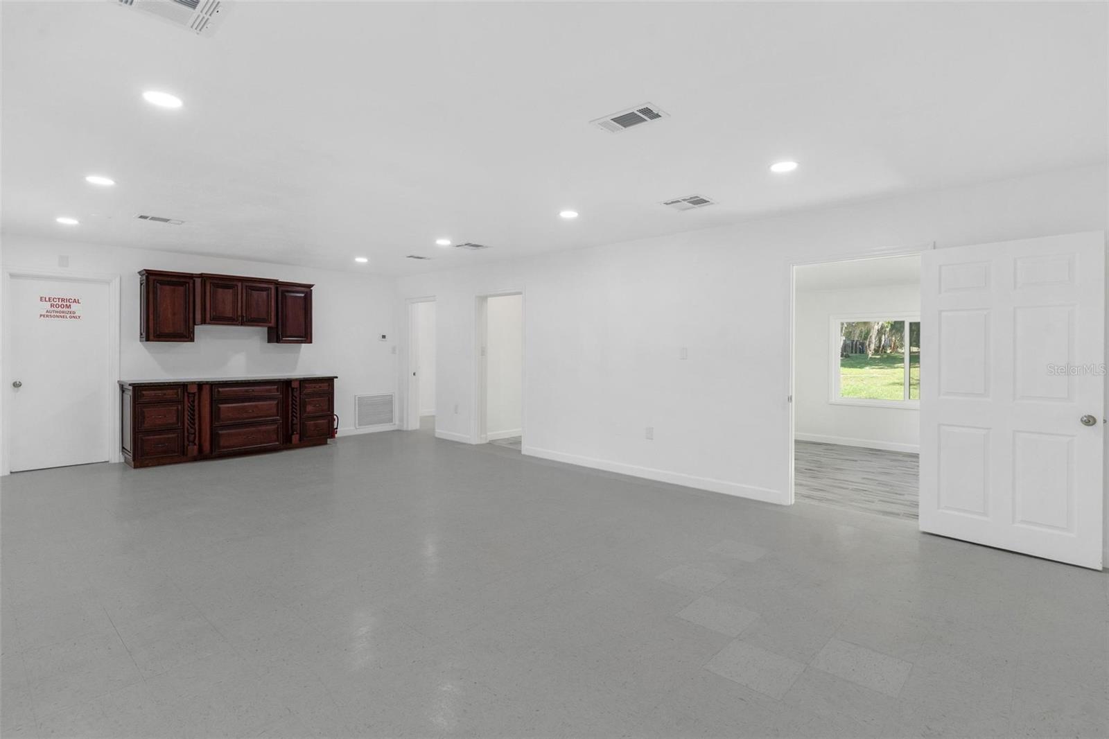 Image 9 of 25 For 109 Lakeview Street