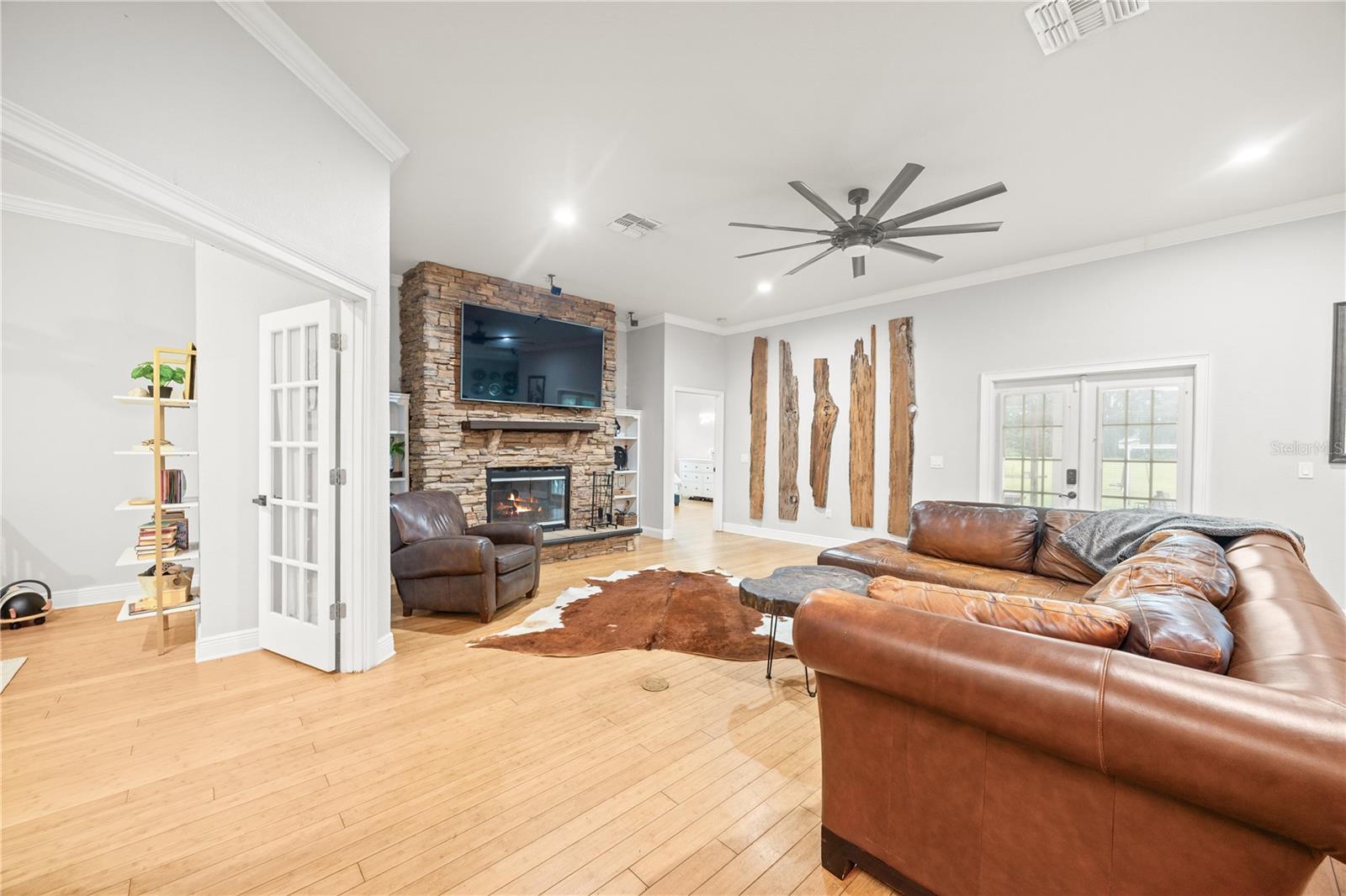 Image 13 of 49 For 1390 Cr 652a