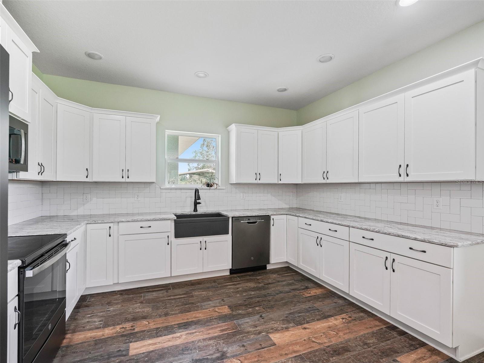 Image 16 of 47 For 8567 Cr 635  