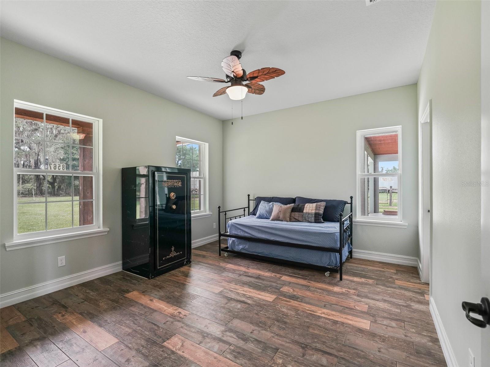 Image 18 of 47 For 8567 Cr 635  
