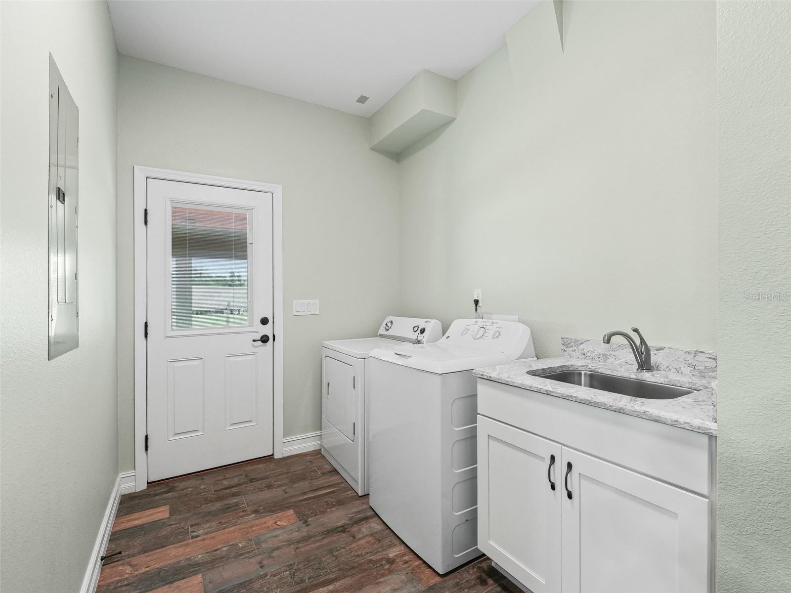 Image 21 of 47 For 8567 Cr 635  