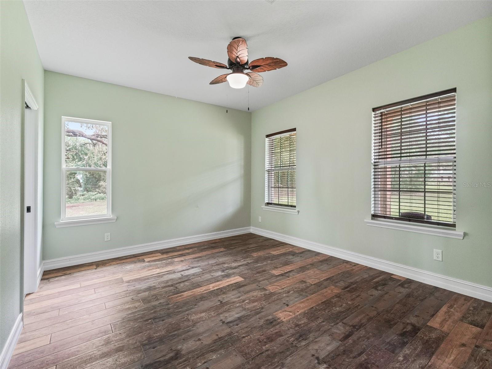 Image 23 of 47 For 8567 Cr 635  