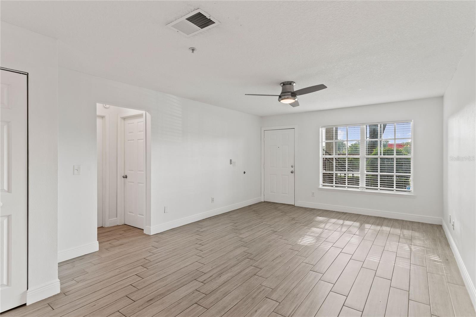 Image 17 of 31 For 108 Reserve Circle 108