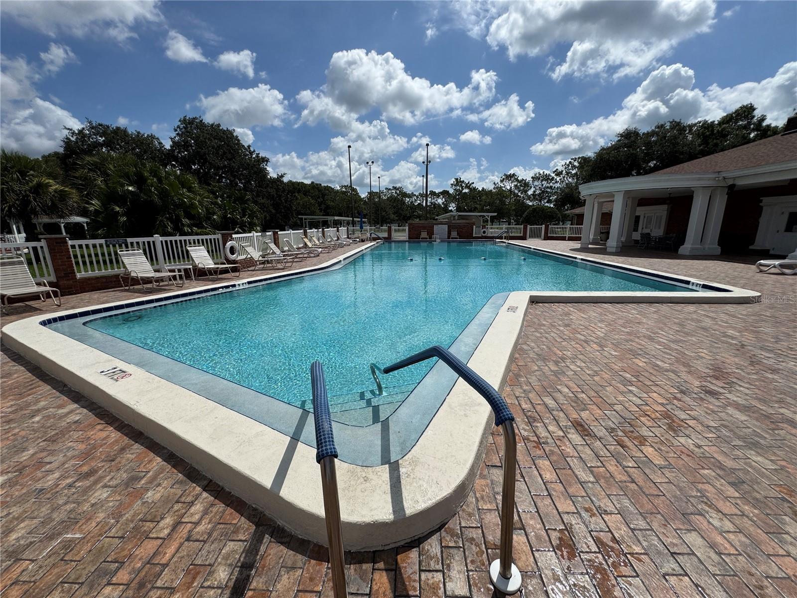 Image 21 of 42 For 4805 Colonnades Cir E