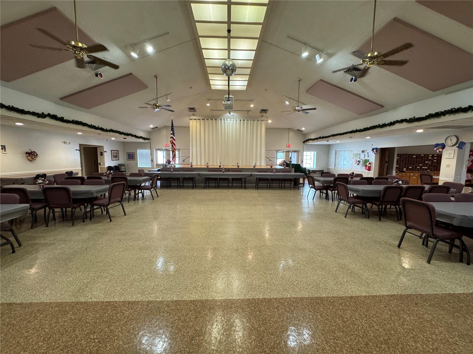 Image 37 of 42 For 4805 Colonnades Cir E