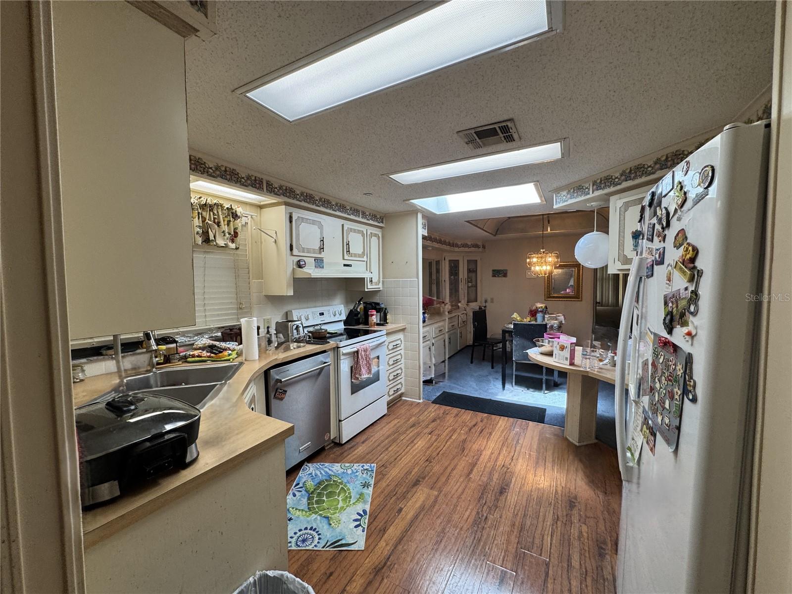 Image 8 of 42 For 4805 Colonnades Cir E