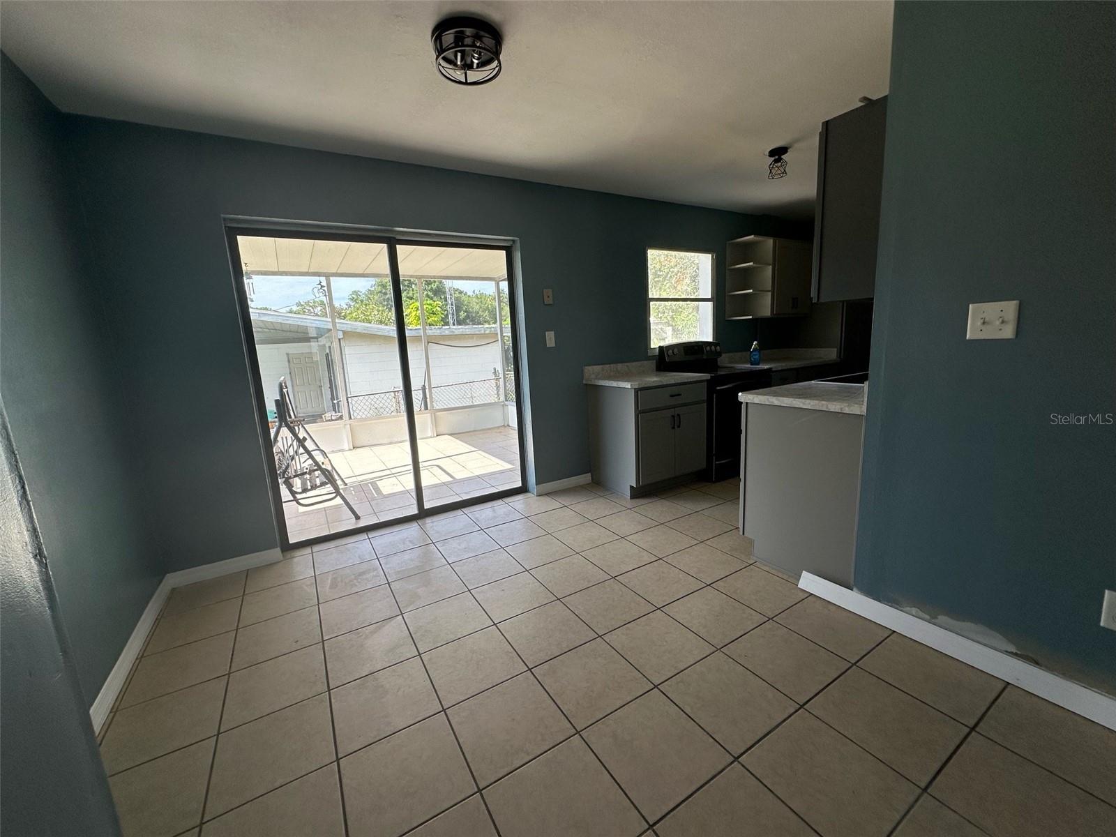 Image 3 of 8 For 800 Phoenix Avenue