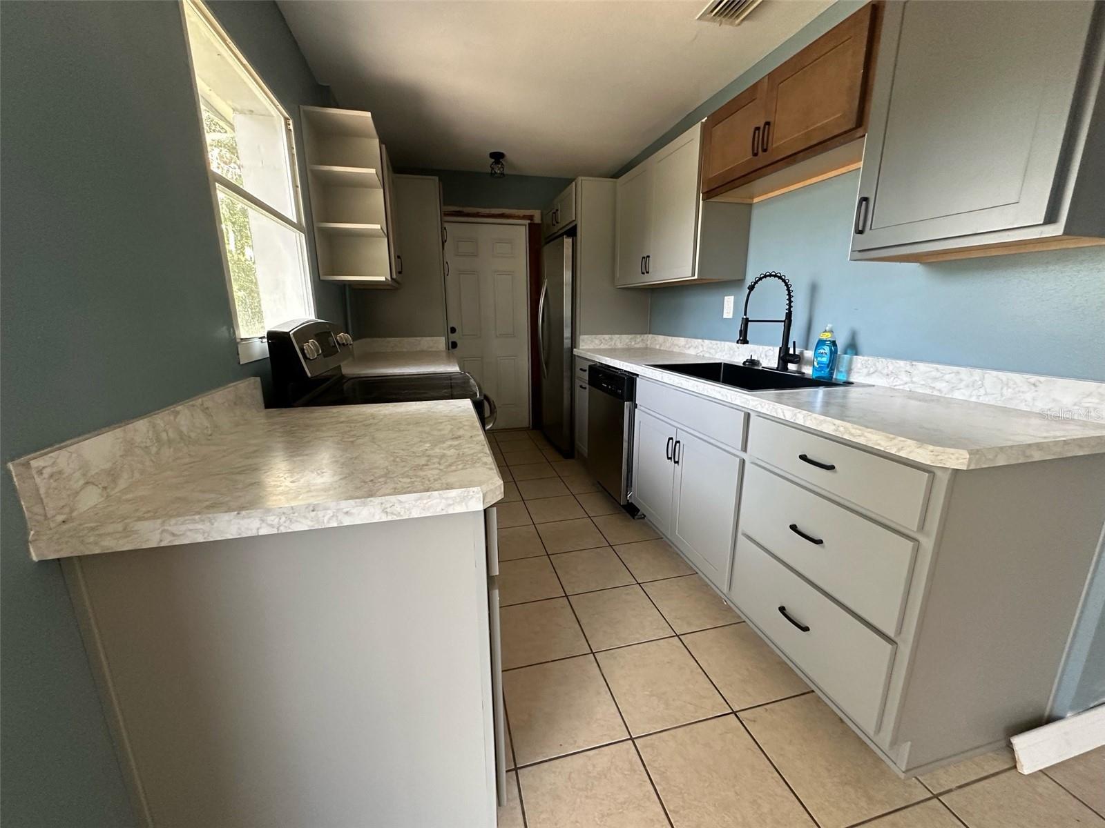 Image 4 of 8 For 800 Phoenix Avenue