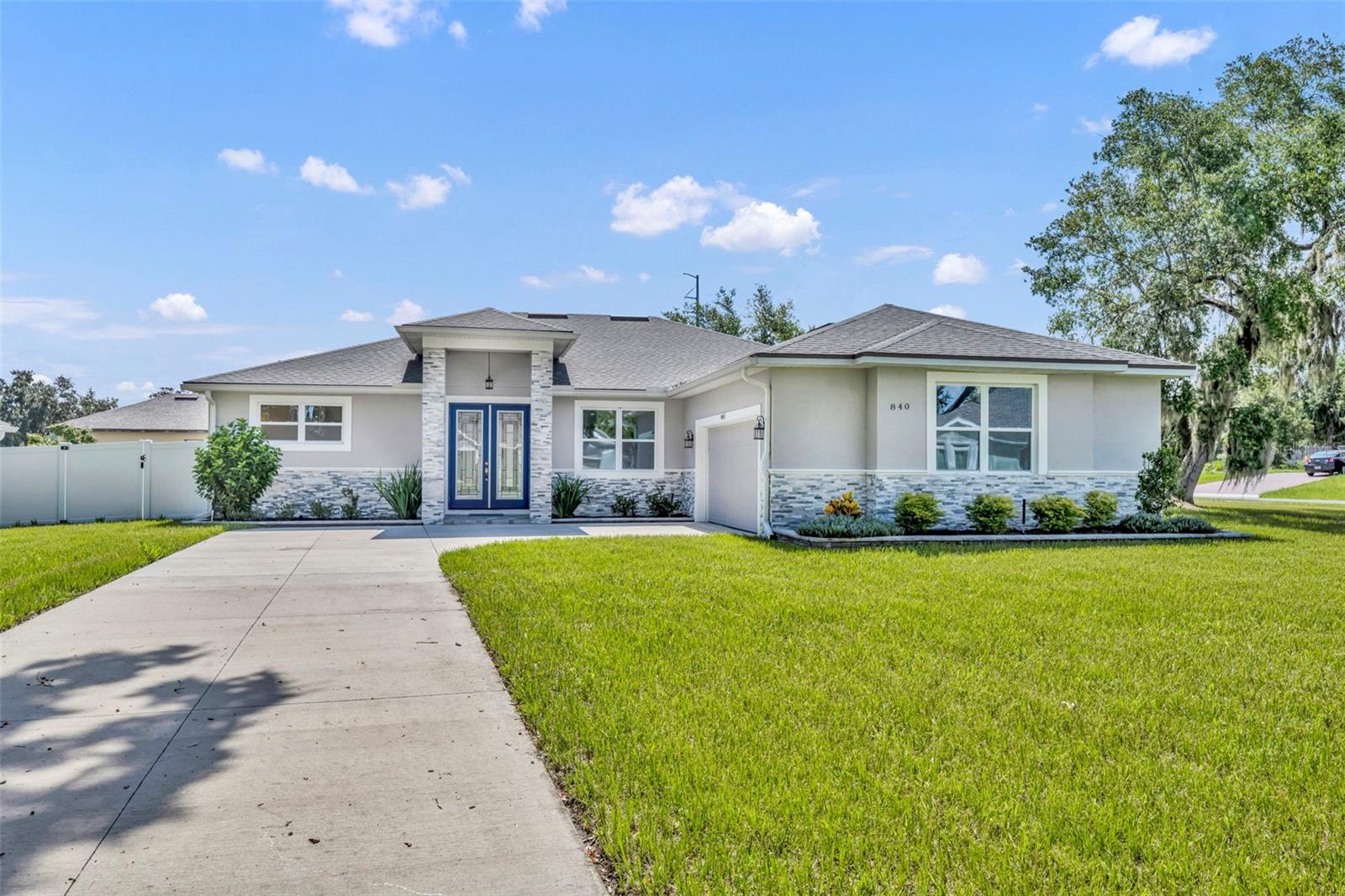 Image 4 of 38 For 840 Oaks Shores Road