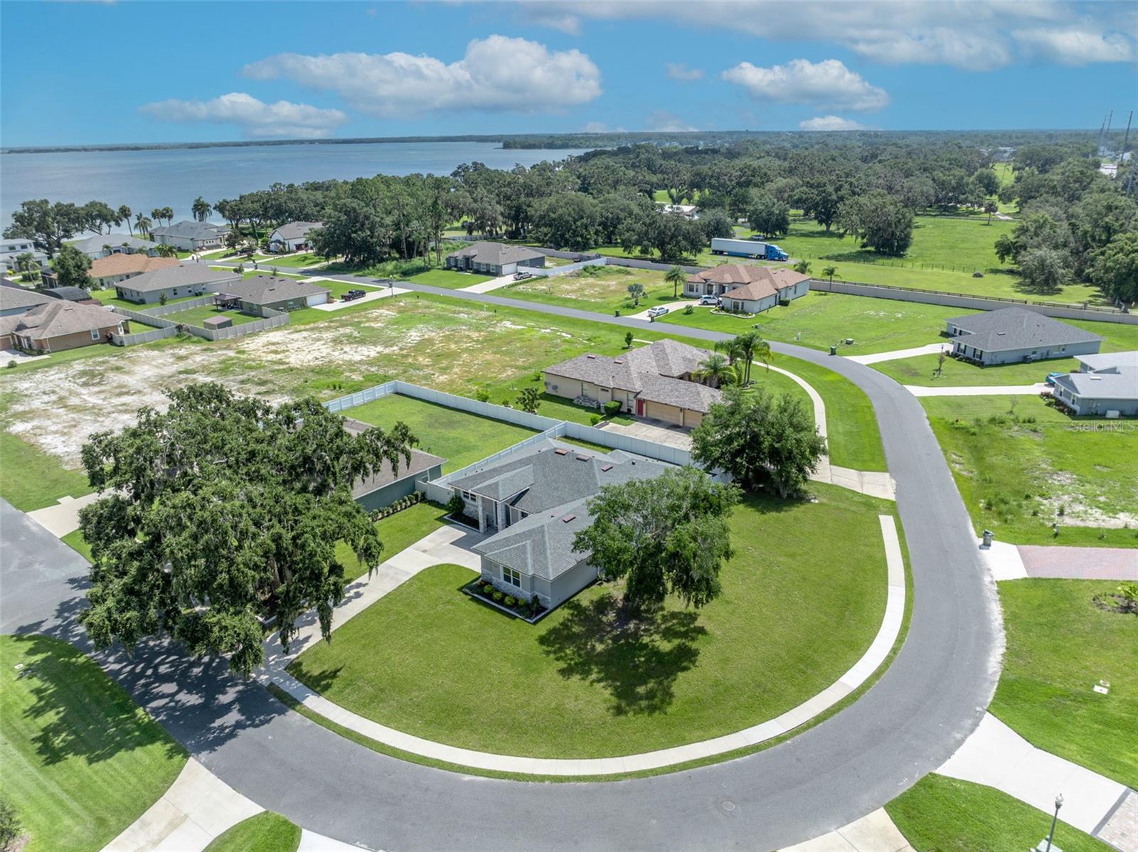 Image 9 of 38 For 840 Oaks Shores Road