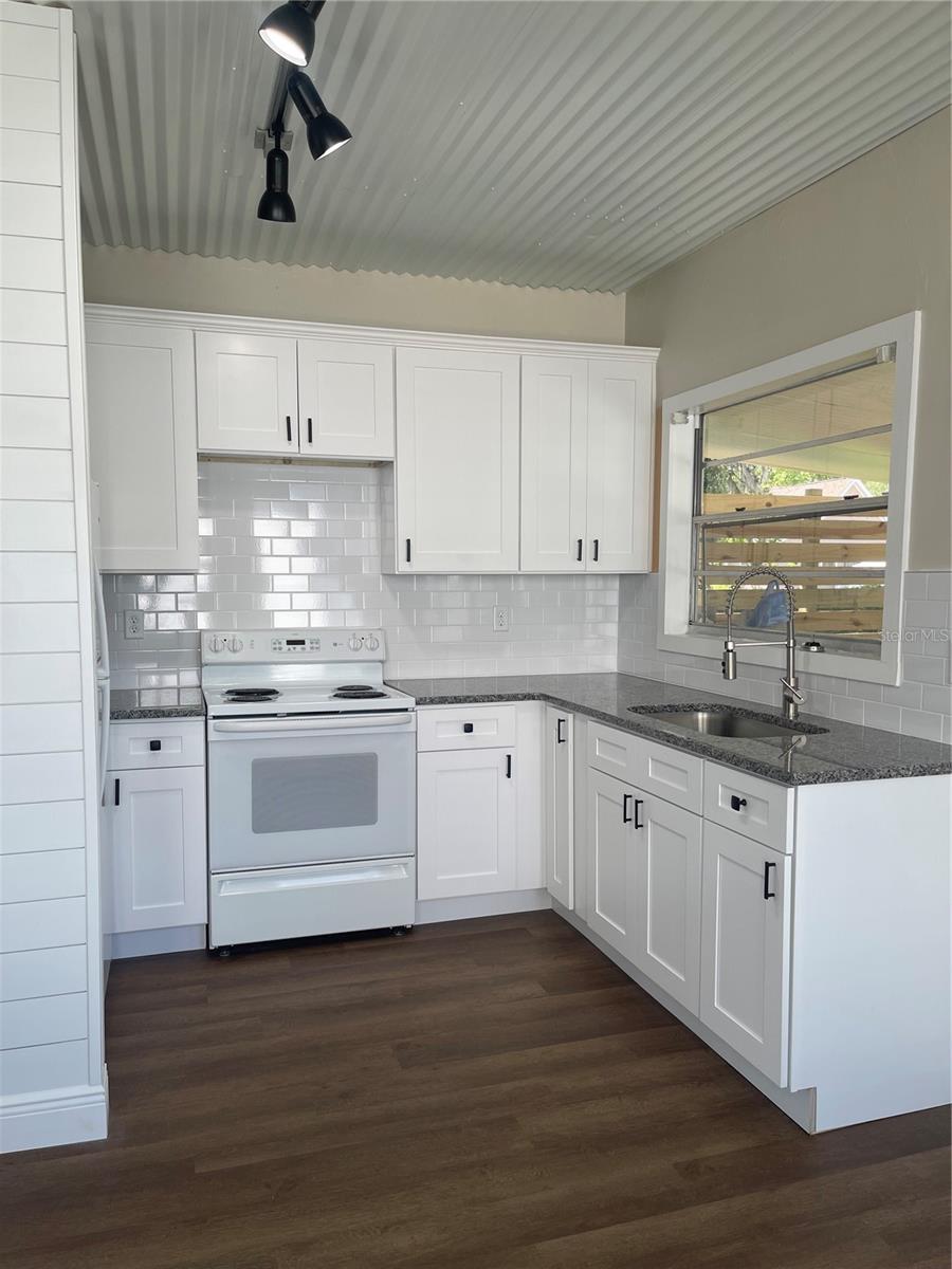 Image 2 of 10 For 402 Hanson Street