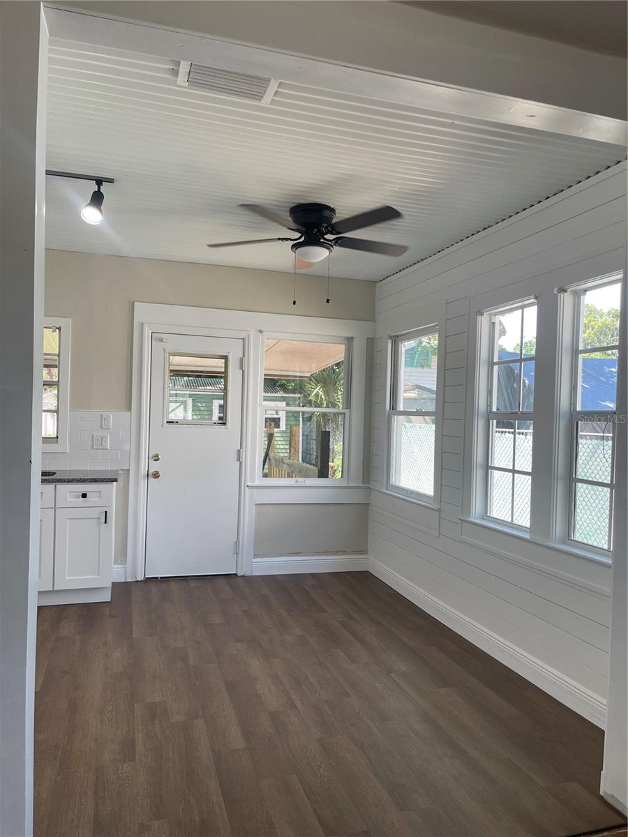 Image 3 of 10 For 402 Hanson Street