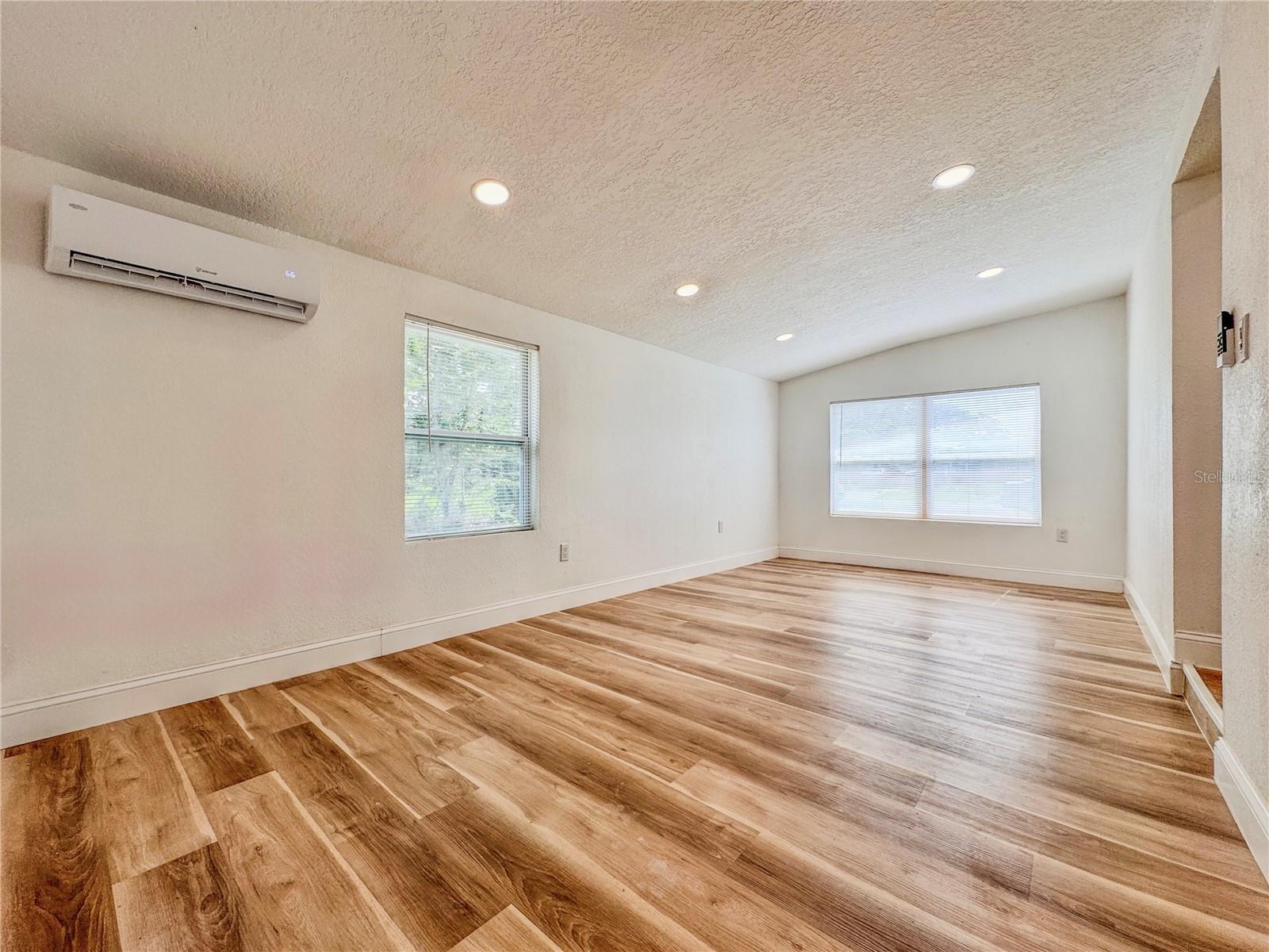 Image 13 of 35 For 2403 Nansen Avenue