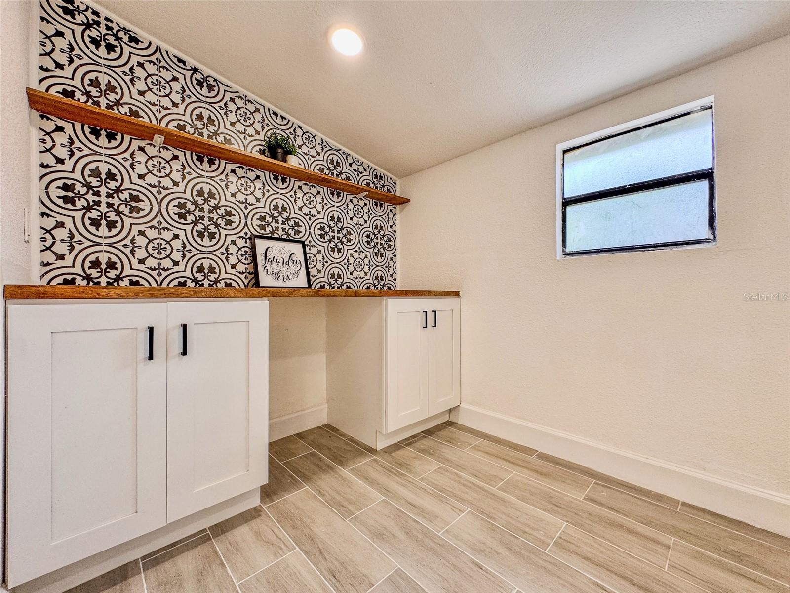 Image 15 of 35 For 2403 Nansen Avenue