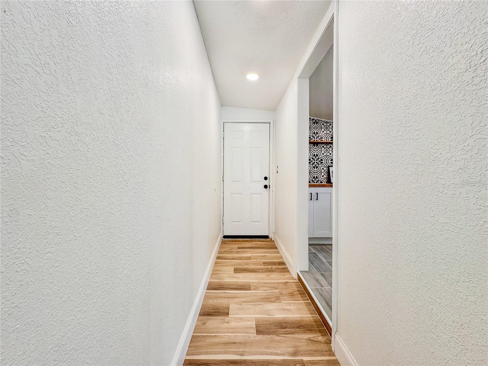 Image 17 of 35 For 2403 Nansen Avenue