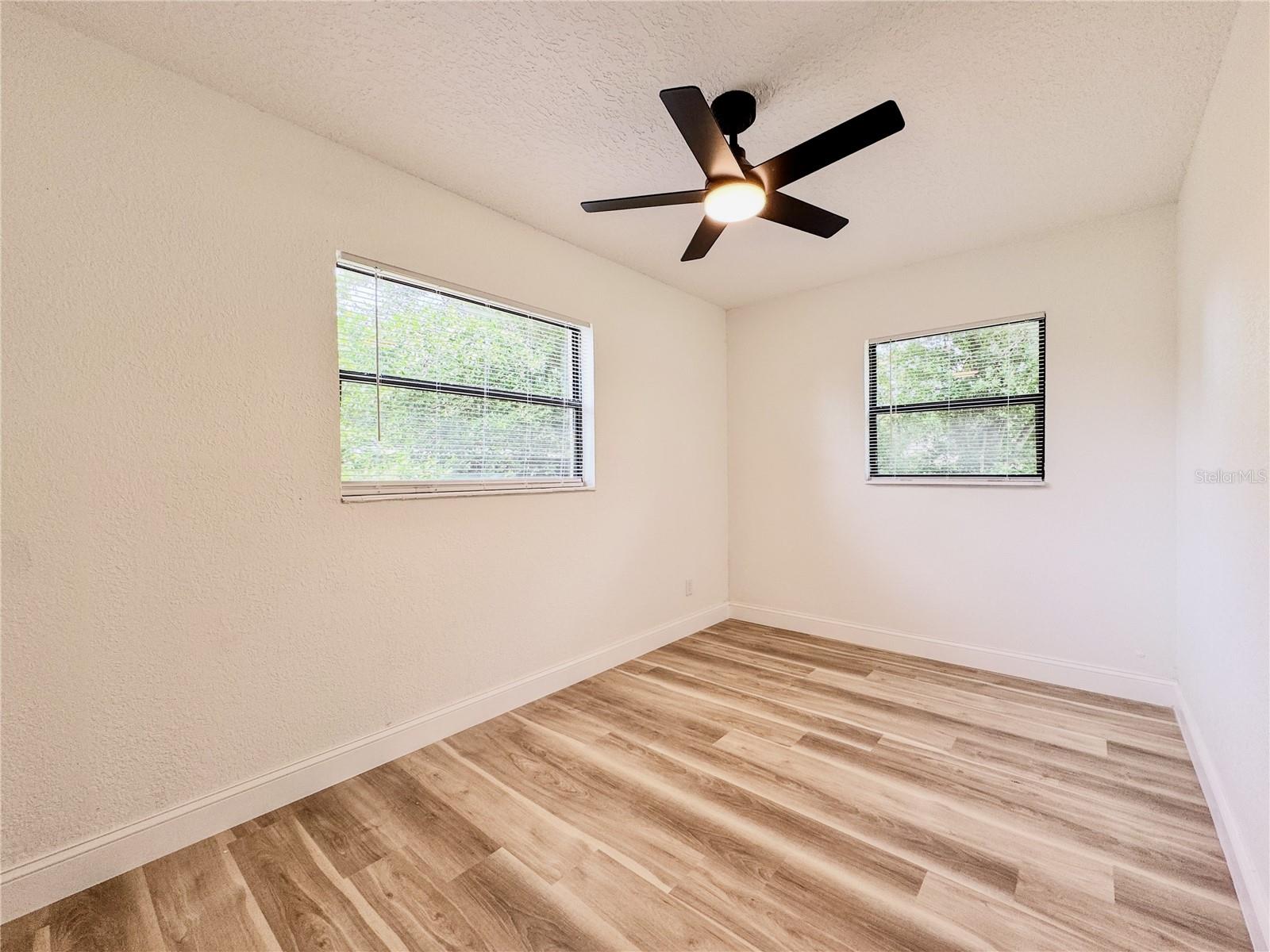 Image 21 of 35 For 2403 Nansen Avenue