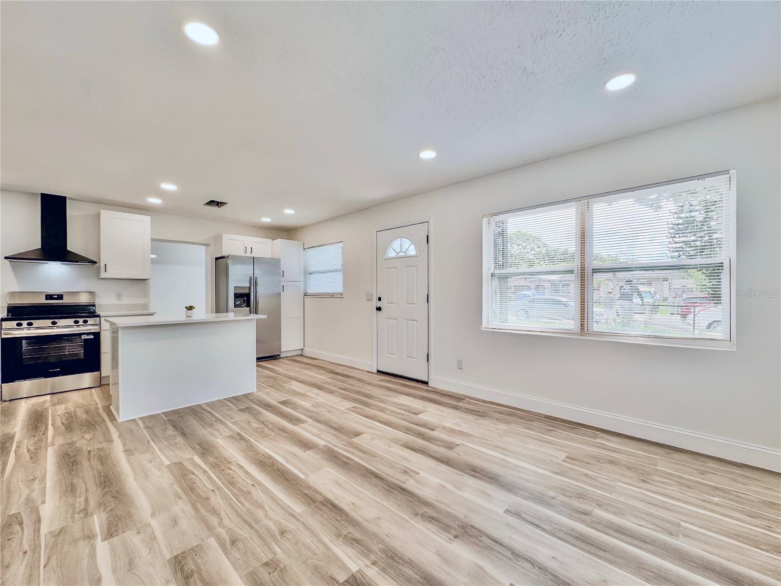 Image 5 of 35 For 2403 Nansen Avenue