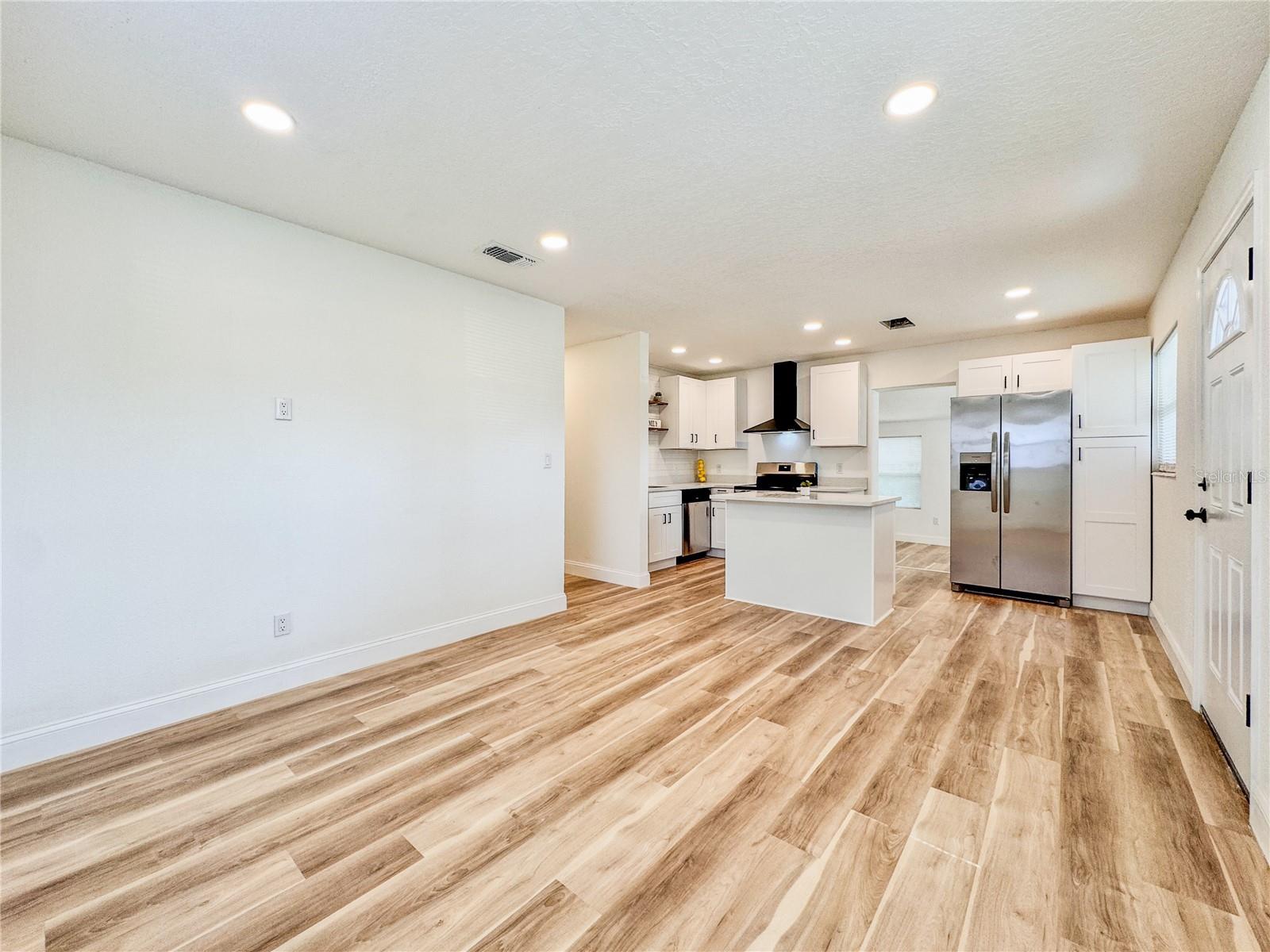 Image 7 of 35 For 2403 Nansen Avenue
